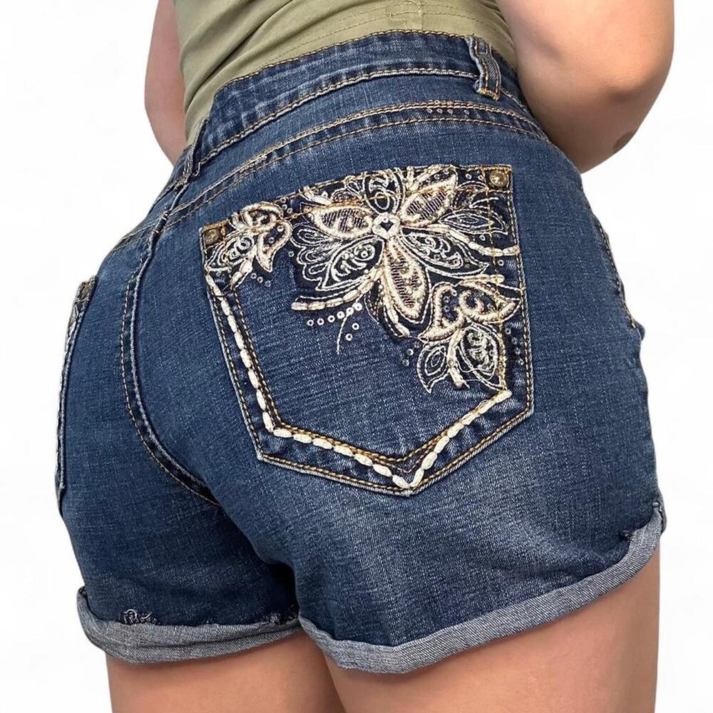 Vintage Rue21 Medium Wash Floral Embellished Denim Mini Shorts – Size 13/14